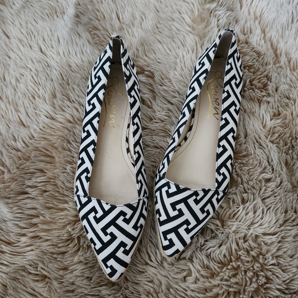 Rowen Shoes - Rowen size 9.5 Black White pointed Toe Slip on Espadrille Flats Women's Shoes